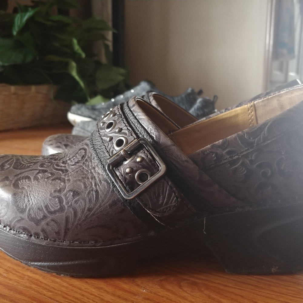 Nursing shoes